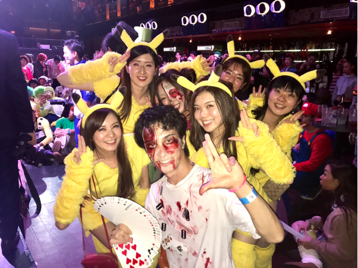 営業、恋愛、宴会、コンパなどが苦手なあなたを最高の楽しい人生にさせるコミニケーションの方法をマジック技術を応用して相手の心を掴む方法を教える、サクセスコミニュケーターBAZZIが教える！